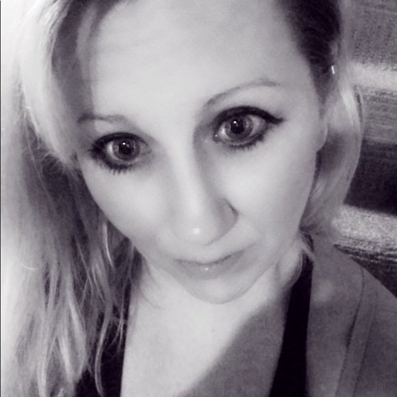 Meet your Posher, Lisa - Picture 3 of 4